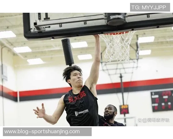 罗威称赞杨瀚森训练表现出色竞争对手的认可让人刮目相看